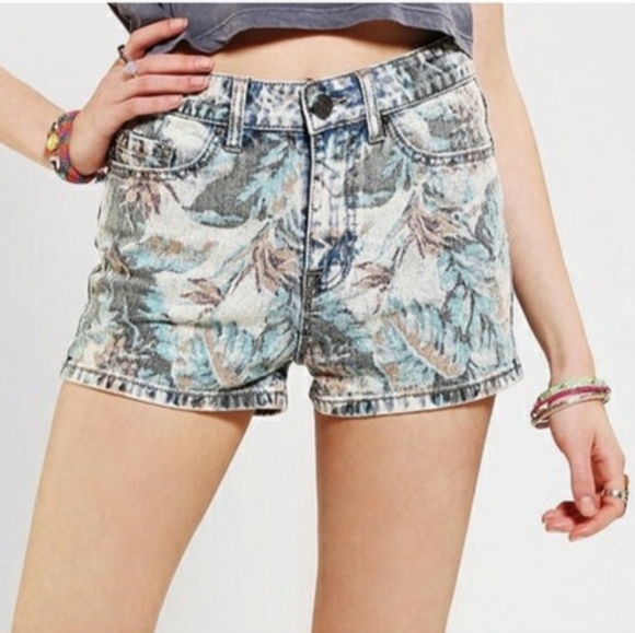 BDG High Rise Erin Faded Floral Shortie Shorts - Picture 1 of 9